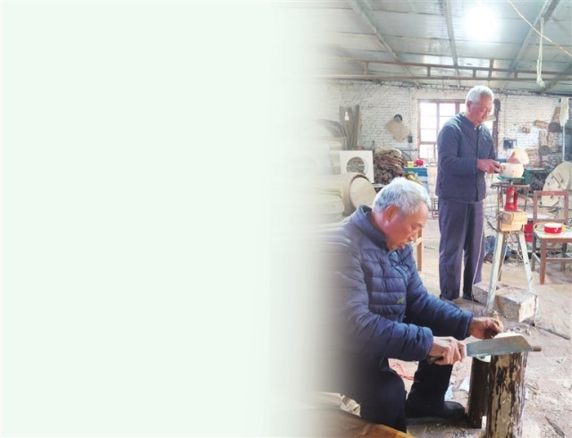 24岁“董事长”现学网上开店,爷爷忙着赶订单,河南滑县两位老人做的鼓火了 24岁“董事长”现学网上开店,爷爷忙着赶订单,河南滑县两位老人做的鼓火了