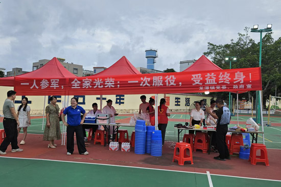 博白县:征兵宣传走进“村BA”现场 博白县:征兵宣传走进“村BA”现场