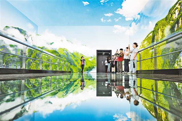 打卡“8D魔幻”城市打开全新消费空间 打卡“8D魔幻”城市打开全新消费空间