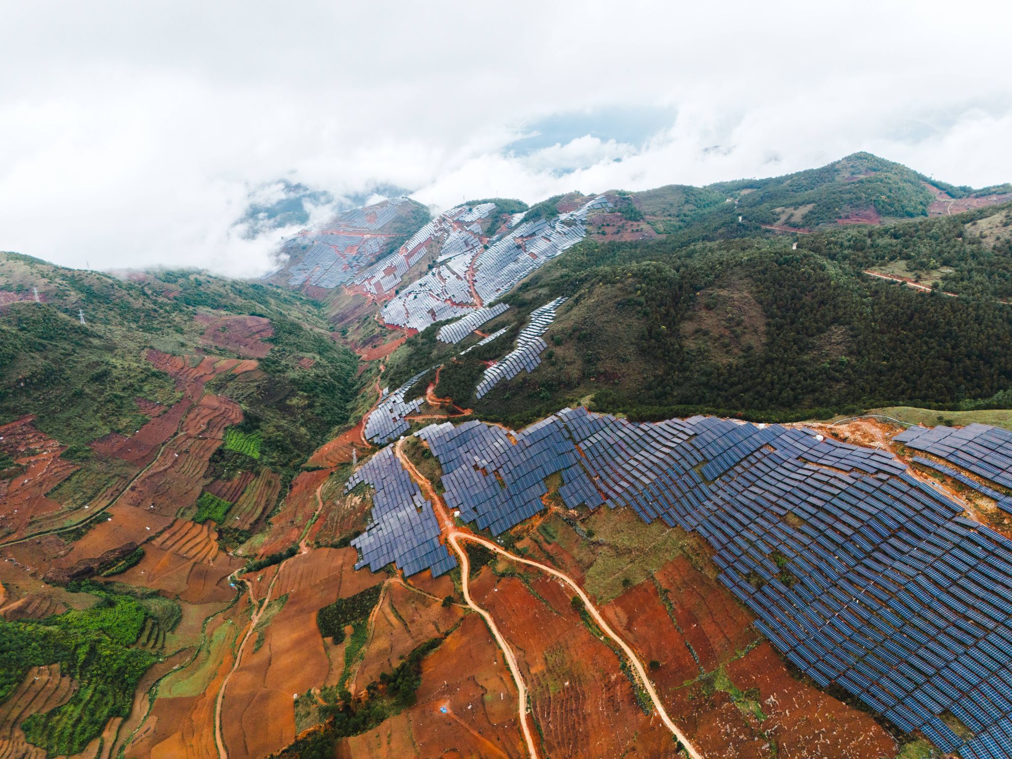 隆阳区如何让光伏项目“一生护绿”?(大抓项目推动保山高质量发展) 隆阳区如何让光伏项目“一生护绿”?(大抓项目推动保山高质量发展)