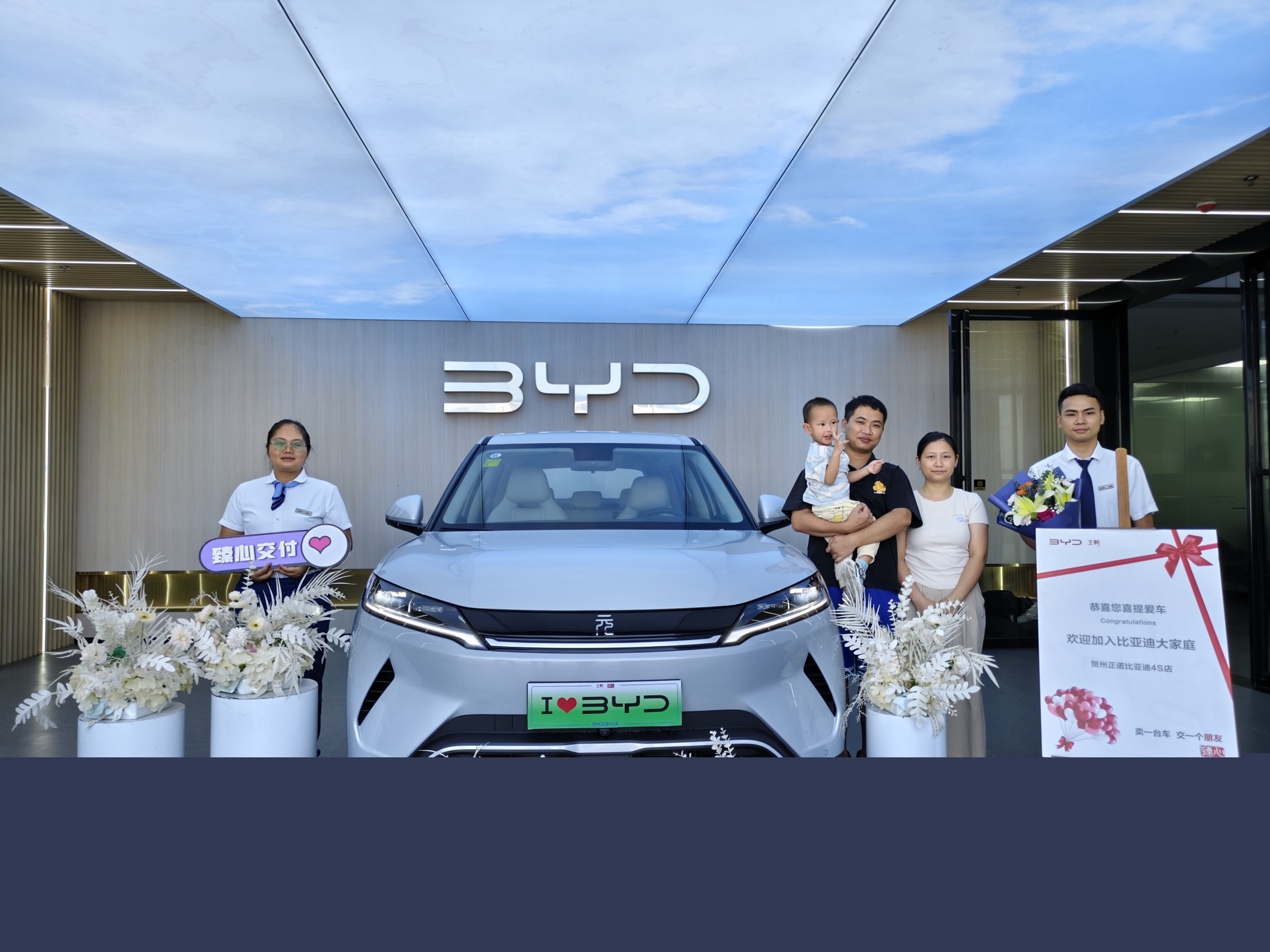 �����С�˫�ڡ�����һ�߹۲죺���ﳵ��װ����ϲ�ã��³�Կ�ס�����������