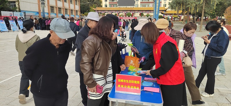 张掖市生态环境局肃南分局助力食品安全宣传周活动 张掖市生态环境局肃南分局助力食品安全宣传周活动