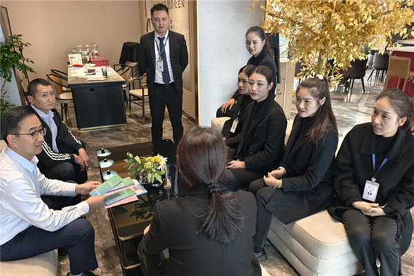 丰县管理部:开展政策宣讲进楼盘活动 丰县管理部:开展政策宣讲进楼盘活动